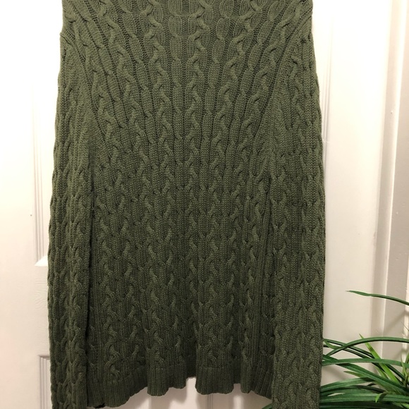 Beautiful Olive Green Croft and Barrow sweater. - Picture 3 of 4